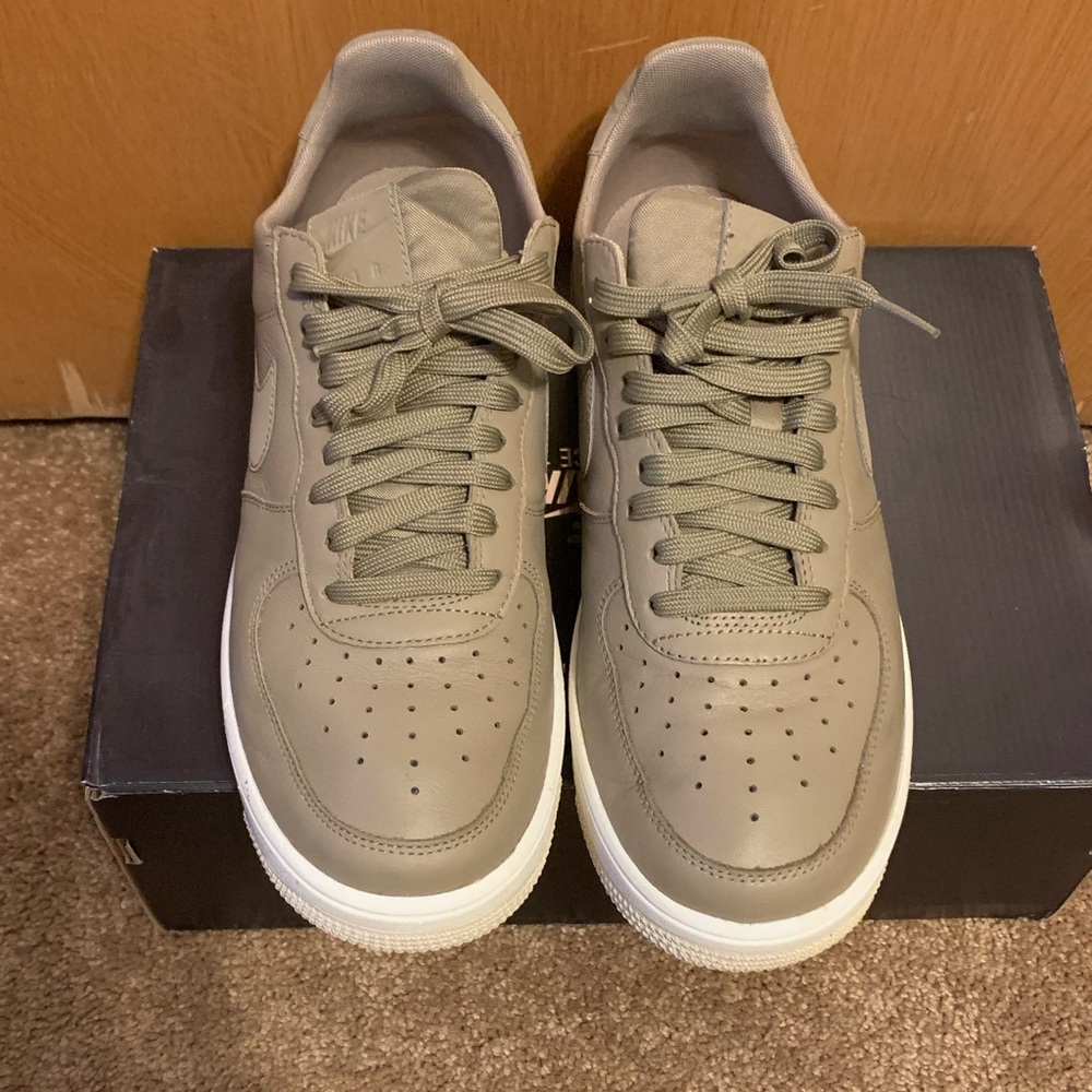 Men’s Nike Air Force 1 size 10